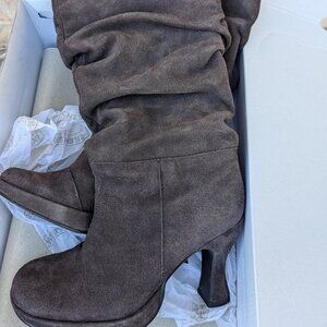 Skechers Epiphany Chocolate Sued Heeled Boots Size 7 Round Toe